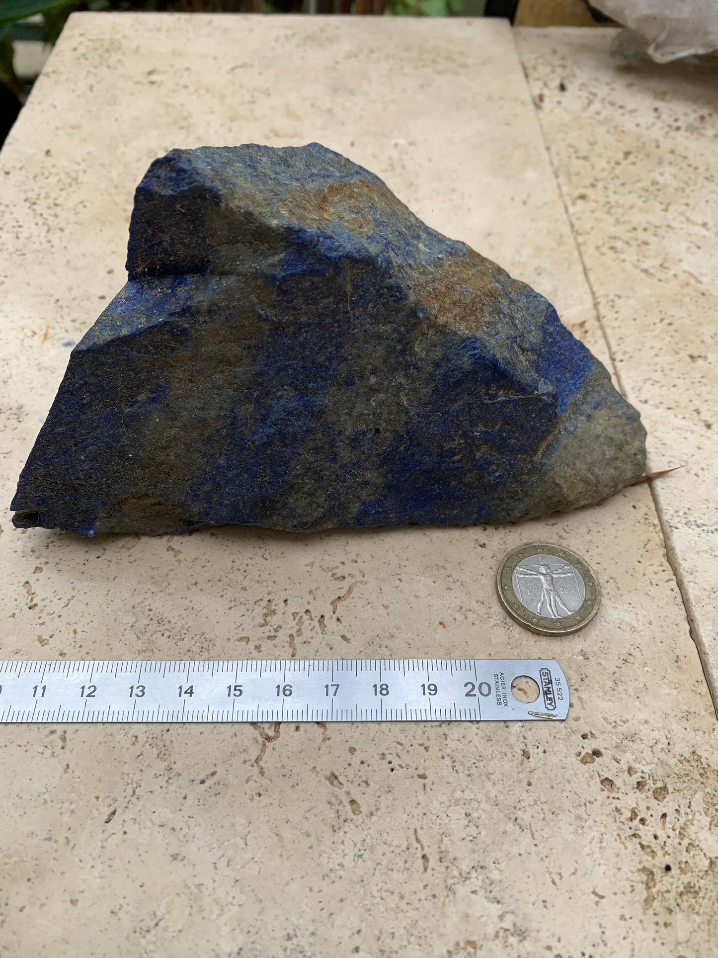 Lapis lazuli, spécimen brut de 152 x108 x 85 mm - 849 grammes. Un bleu envoûtant et fascinant, pierre des pharaons !