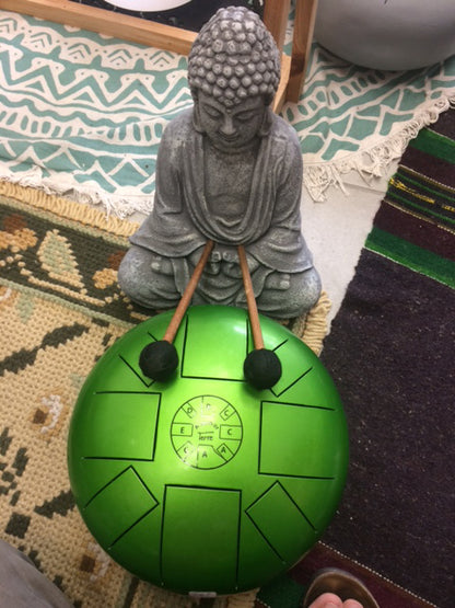 Tank drum, 26cm diameter, 3 models to choose from - A minor/ A minor - C major/ C major - G major/ G major. Sold with 2 sticks, Top!! Sold with a bag and 2 sticks, perfect!