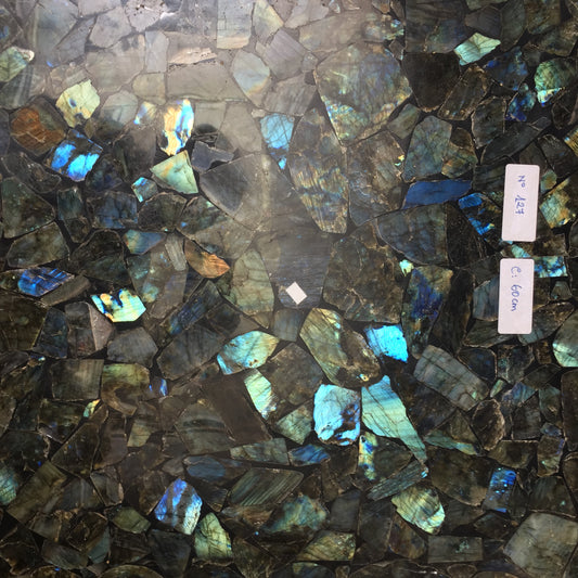 Table carré en Labradorite de 60 x 60 x 3 cm. Parfait pour fabriquer la table de vos rêves ou en décoration, exposition...