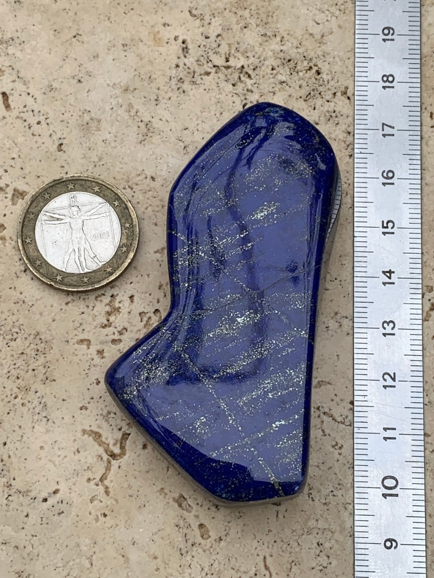 Lapis lazuli, forme libre polie de 74 x 38 x 18 mm - 100 grammes. Un bleu envoûtant et fascinant, pierre des pharaons !