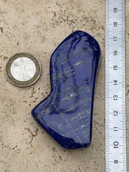 Lapis lazuli, forme libre polie de 74 x 38 x 18 mm - 100 grammes. Un bleu envoûtant et fascinant, pierre des pharaons !