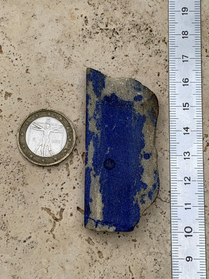 Lapis lazuli, tranche brute et natruelle de 65 x 30 x 9 mm - 33 grammes. Un bleu envoûtant et fascinant, pierre des pharaons !