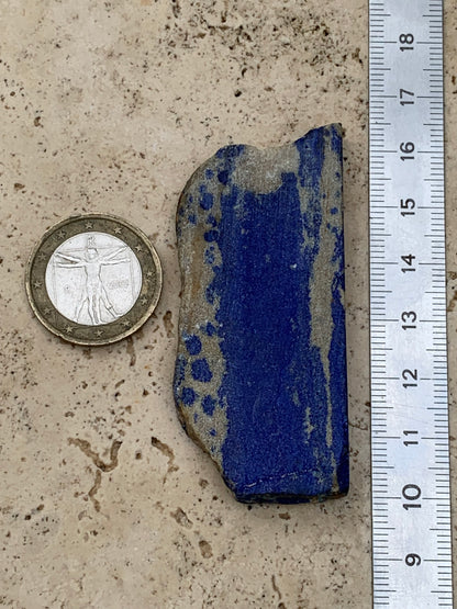 Lapis lazuli, tranche brute et natruelle de 65 x 30 x 9 mm - 33 grammes. Un bleu envoûtant et fascinant, pierre des pharaons !