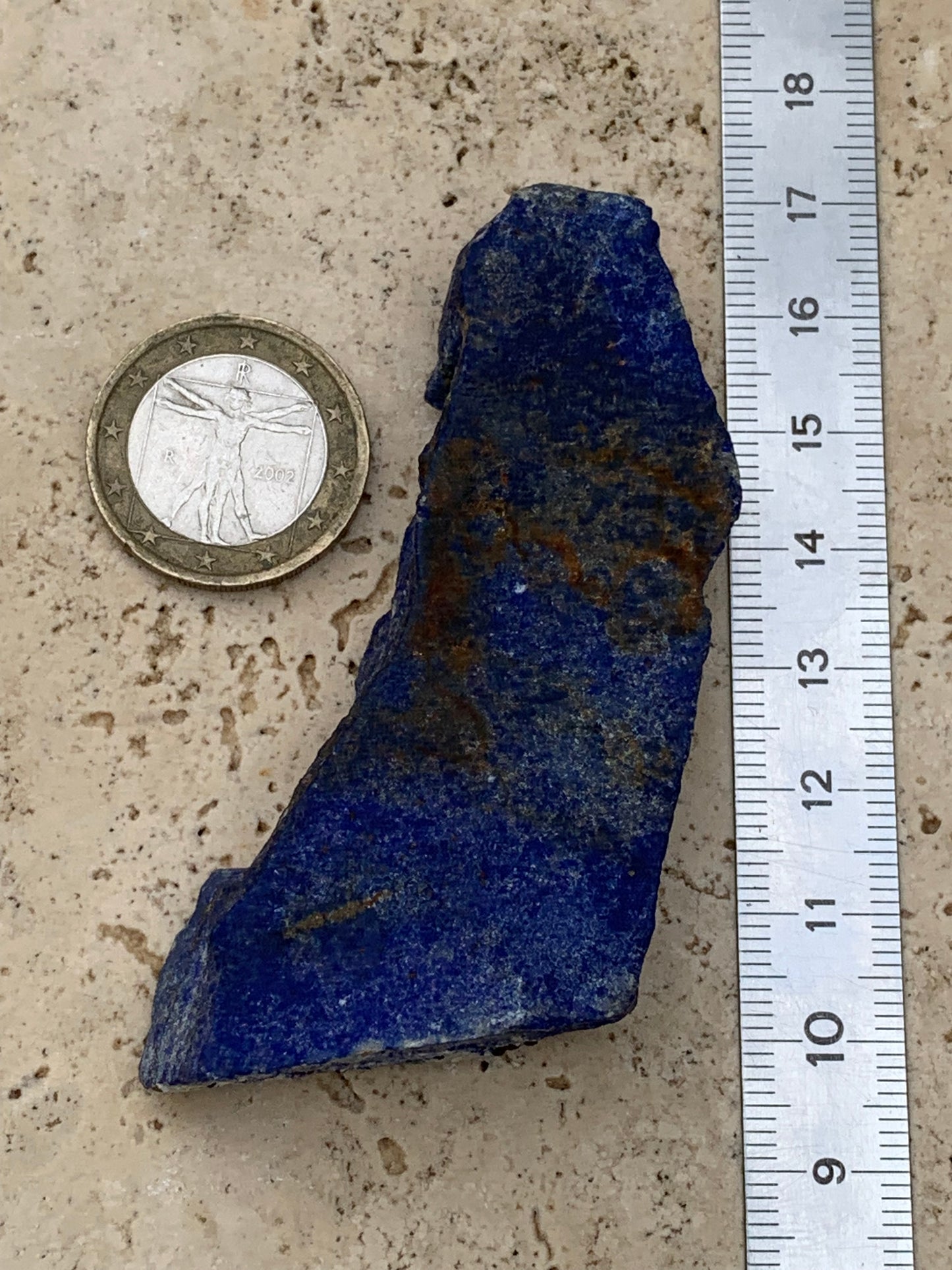 Lapis lazuli, tranche brute et natruelle de 77 x 40 x 15 mm - 58,3 grammes. Un bleu envoûtant et fascinant, pierre des pharaons !