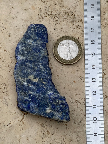 Lapis lazuli, tranche brute et natruelle de 77 x 40 x 15 mm - 58,3 grammes. Un bleu envoûtant et fascinant, pierre des pharaons !