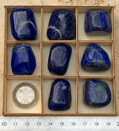 Lapis lazuli, pierres roulées de 30 x 20 x 15 mm - 20 grammes environ. Un bleu envoûtant et fascinant, pierre des pharaons !