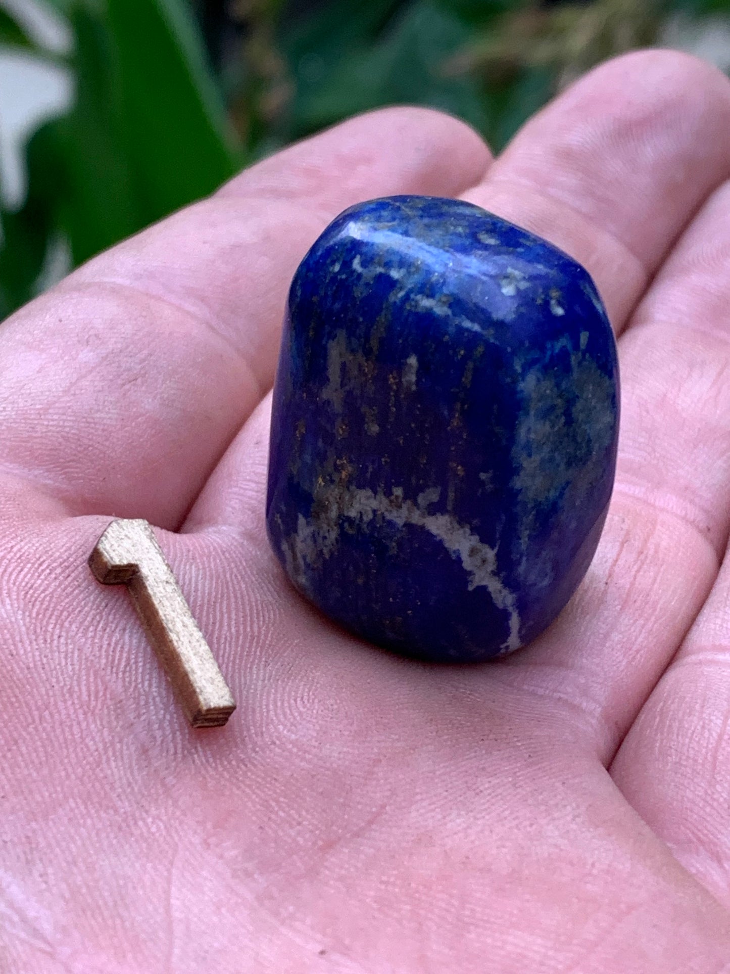Lapis lazuli, pierres roulées de 30 x 20 x 15 mm - 20 grammes environ. Un bleu envoûtant et fascinant, pierre des pharaons !