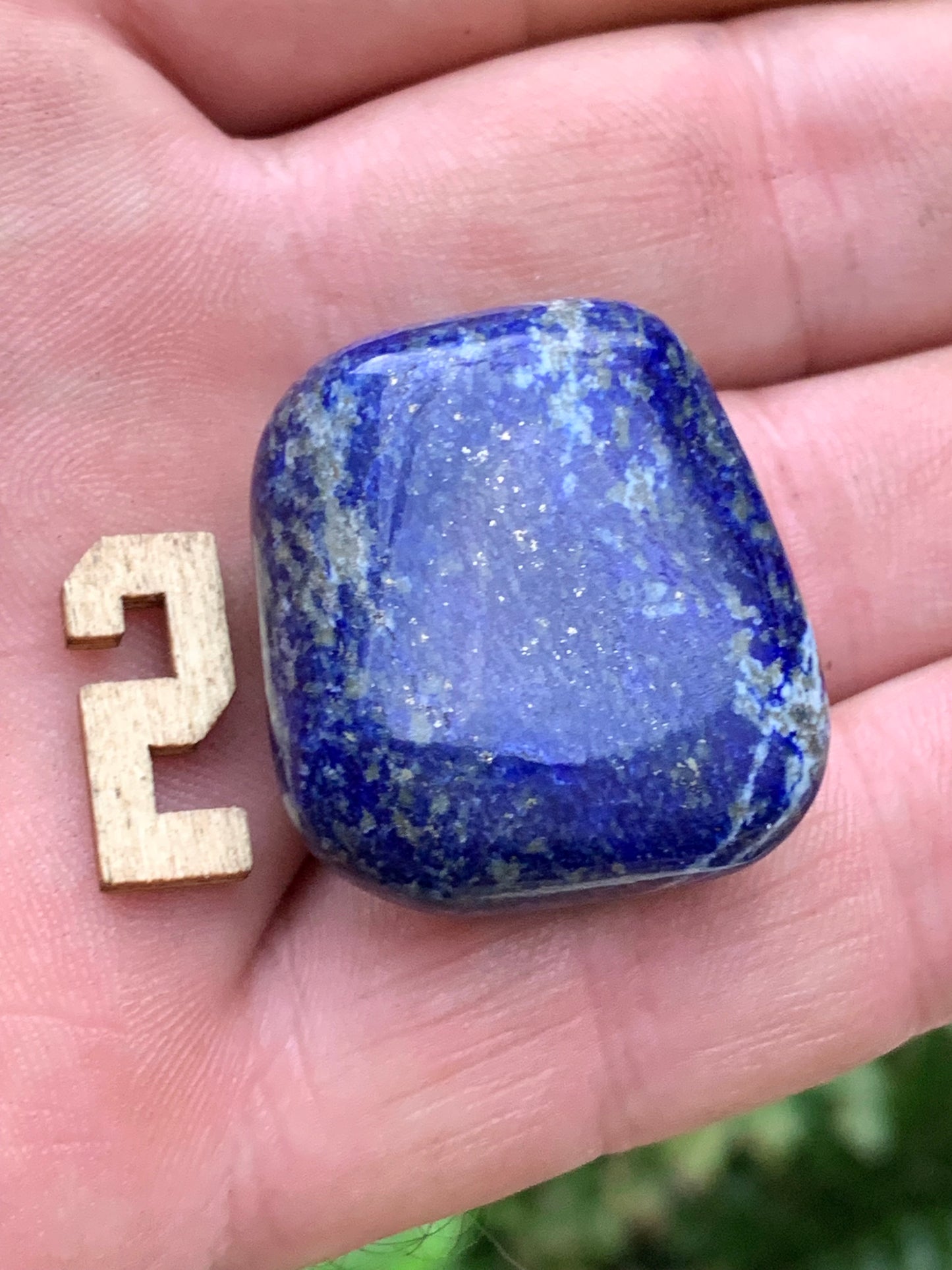 Lapis lazuli, pierres roulées de 30 x 20 x 15 mm - 20 grammes environ. Un bleu envoûtant et fascinant, pierre des pharaons !