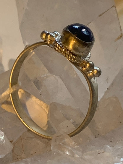 Bague en lapis lazuli, en laiton couleur Argent. Superbe pierre au bleu pharaon ! Réglable de la taille 56 Fr.