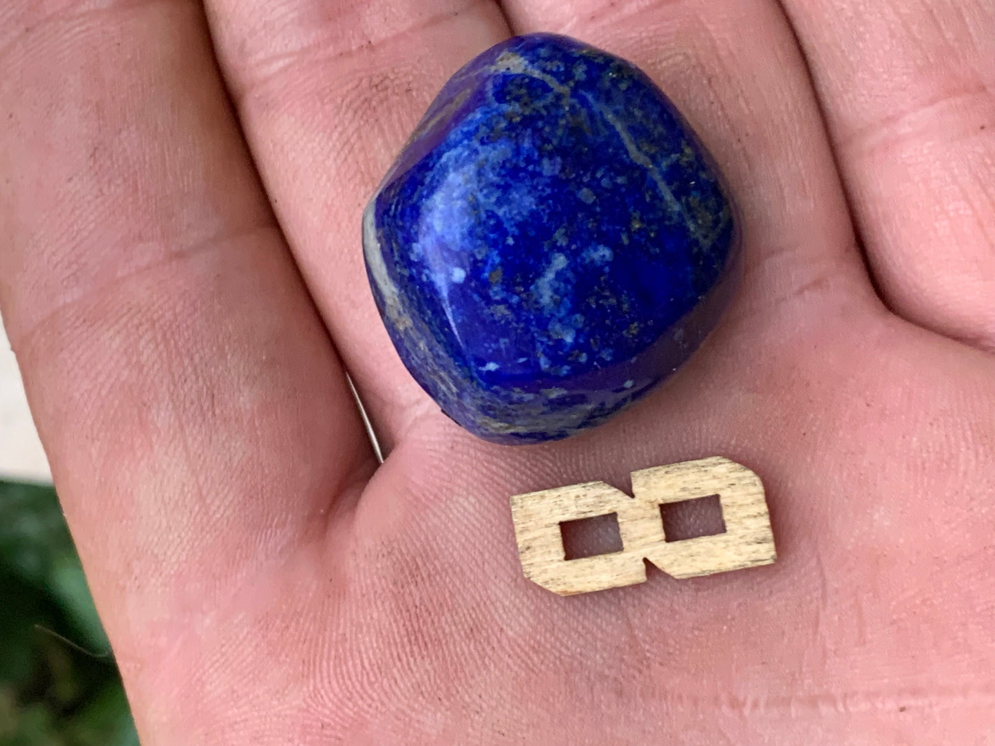 Lapis lazuli, pierres roulées de 30 x 20 x 15 mm - 20 grammes environ. Un bleu envoûtant et fascinant, pierre des pharaons !