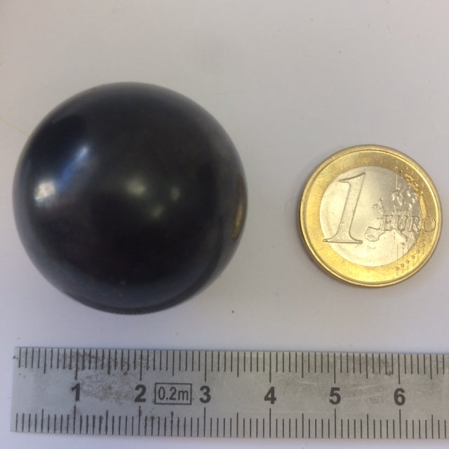 Shungite sphere, 30, 40, or 50 millimeters, weighing 60 to 120 grams. Magnificent quality! Perfect for lithotherapy, collecting, and displaying...!