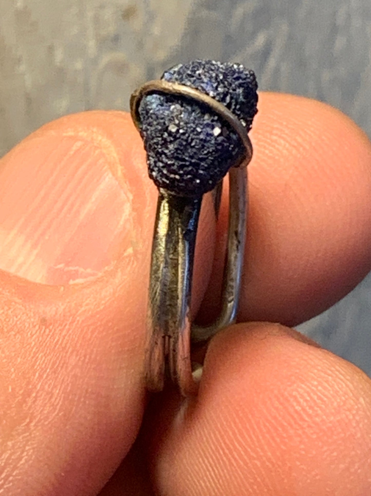 Bague en Azurite, en Argent 0.925. Superbe pierre brute à l'origine du lapis lazuli ! Réglable de la taille 53 à 60 Fr.