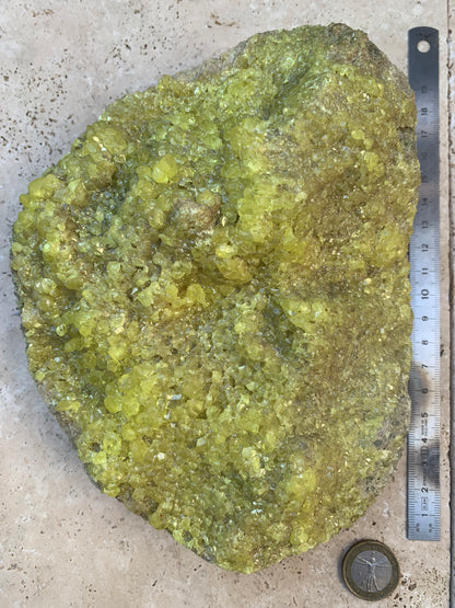 Soufre cristallisé, druse naturelle de 200 x 150 x 70 mm - 1 295 grammes environ. Une merveille de la nature !