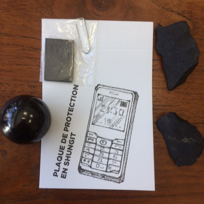 Plaques adhésives en Shungite – Protection anti-ondes pour téléphone, ordinateur et tous vos appareils électroniques. Dimensions : 26 × 15 × 3 mm. Atténuez facilement les effets des ondes au quotidien !