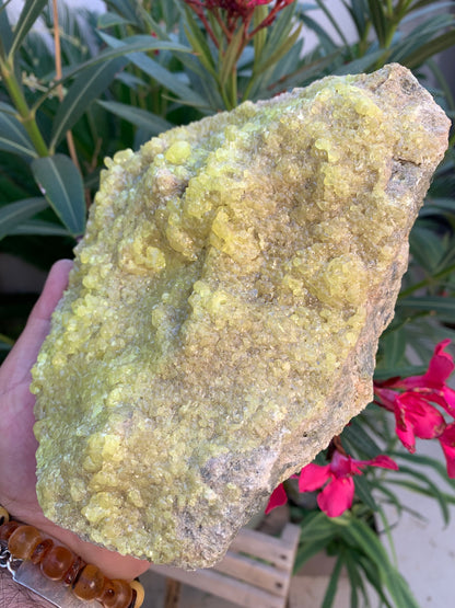 Soufre cristallisé, druse naturelle de 200 x 150 x 70 mm - 1 295 grammes environ. Une merveille de la nature !