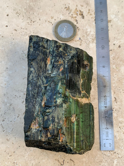Tourmaline verte/ Verdélite, spécimen naturel de 93 x 56 x 48 mm - 444 grammes environ. Superbe pièce de belle taille !