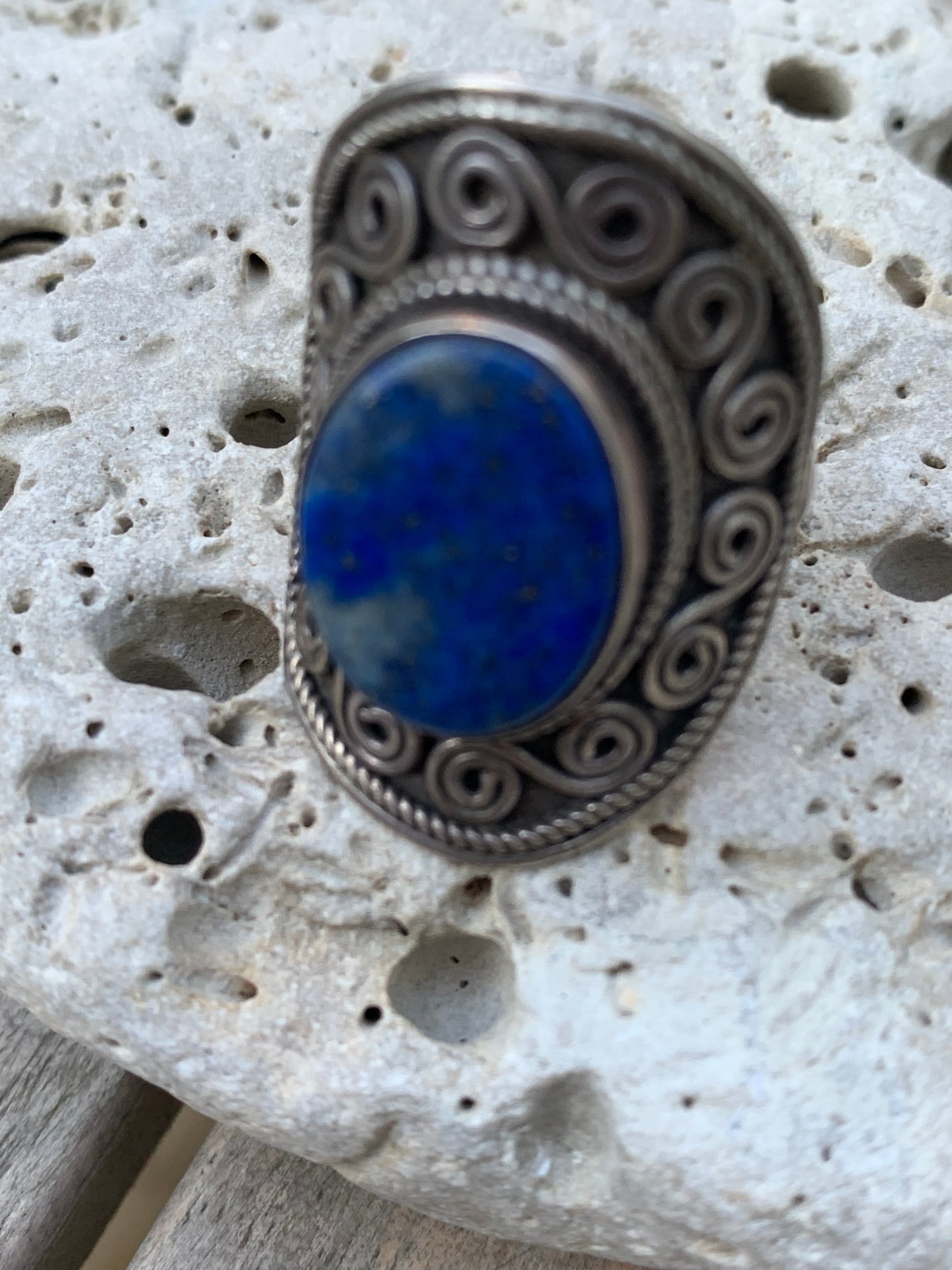 Bague en Lapis lazuli, faîte en Argent 0.925. Superbe pierre au bleu pharaon ! Taille 59 Fr.