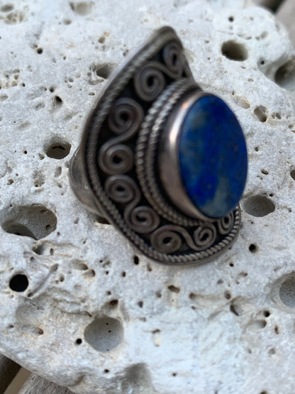 Bague en Lapis lazuli, faîte en Argent 0.925. Superbe pierre au bleu pharaon ! Taille 59 Fr.