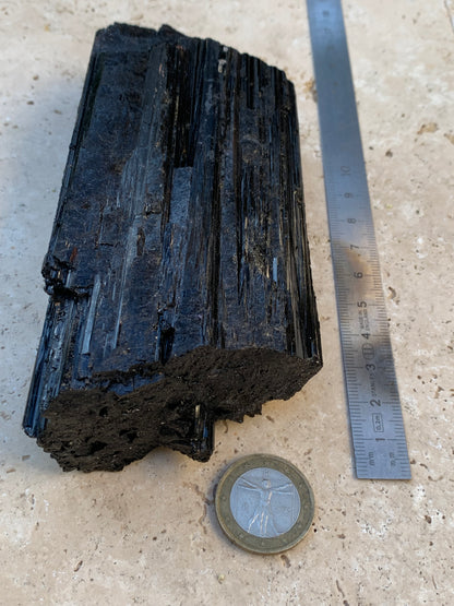 Black tourmaline, natural specimen measuring 137 x 64 x 40 mm - 568 grams. A very beautiful piece of good size! 