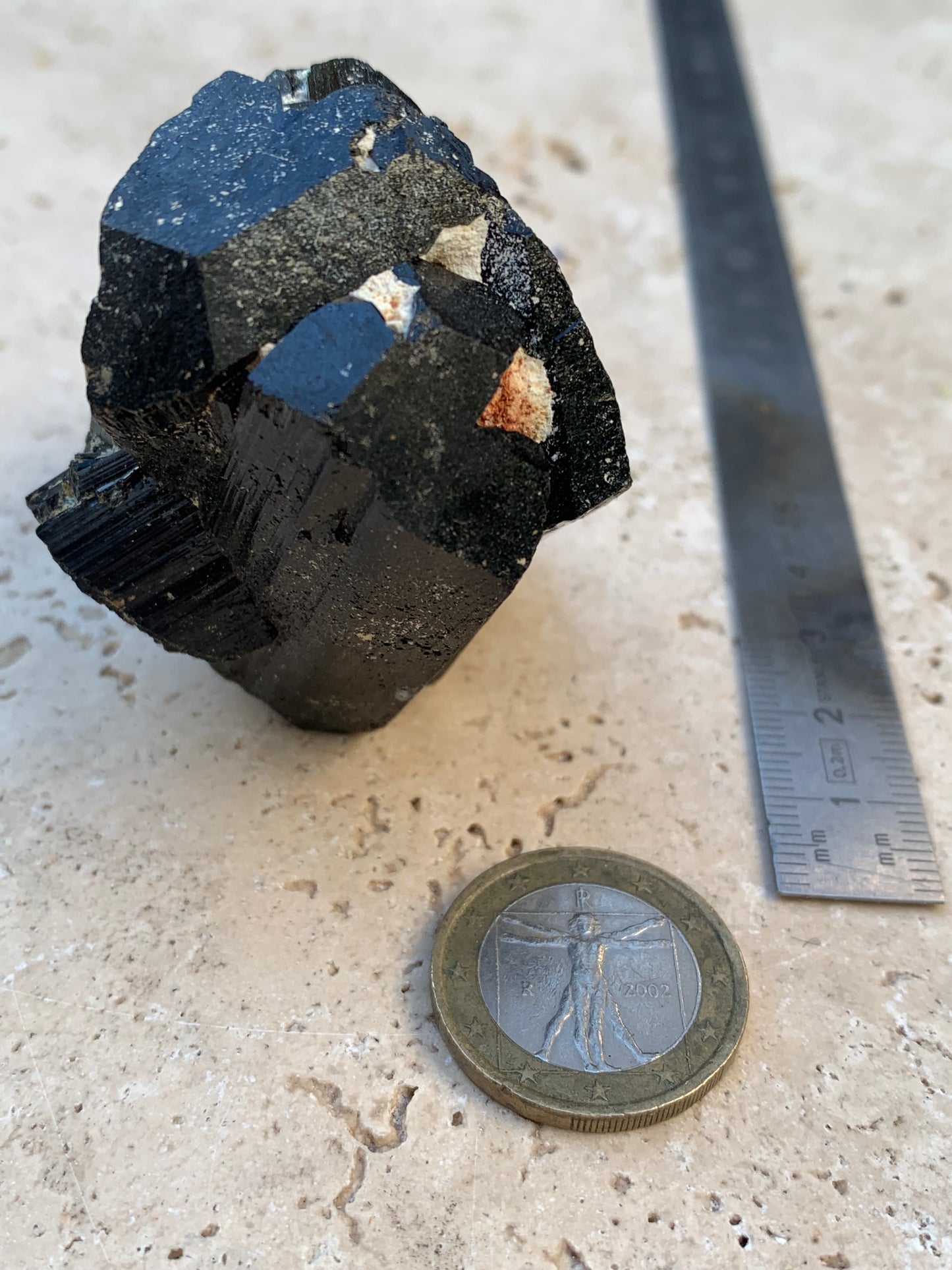 Black tourmaline, natural specimen measuring 62 x 44 x 42 mm - 136 grams. A very beautiful piece representative of the variety! 