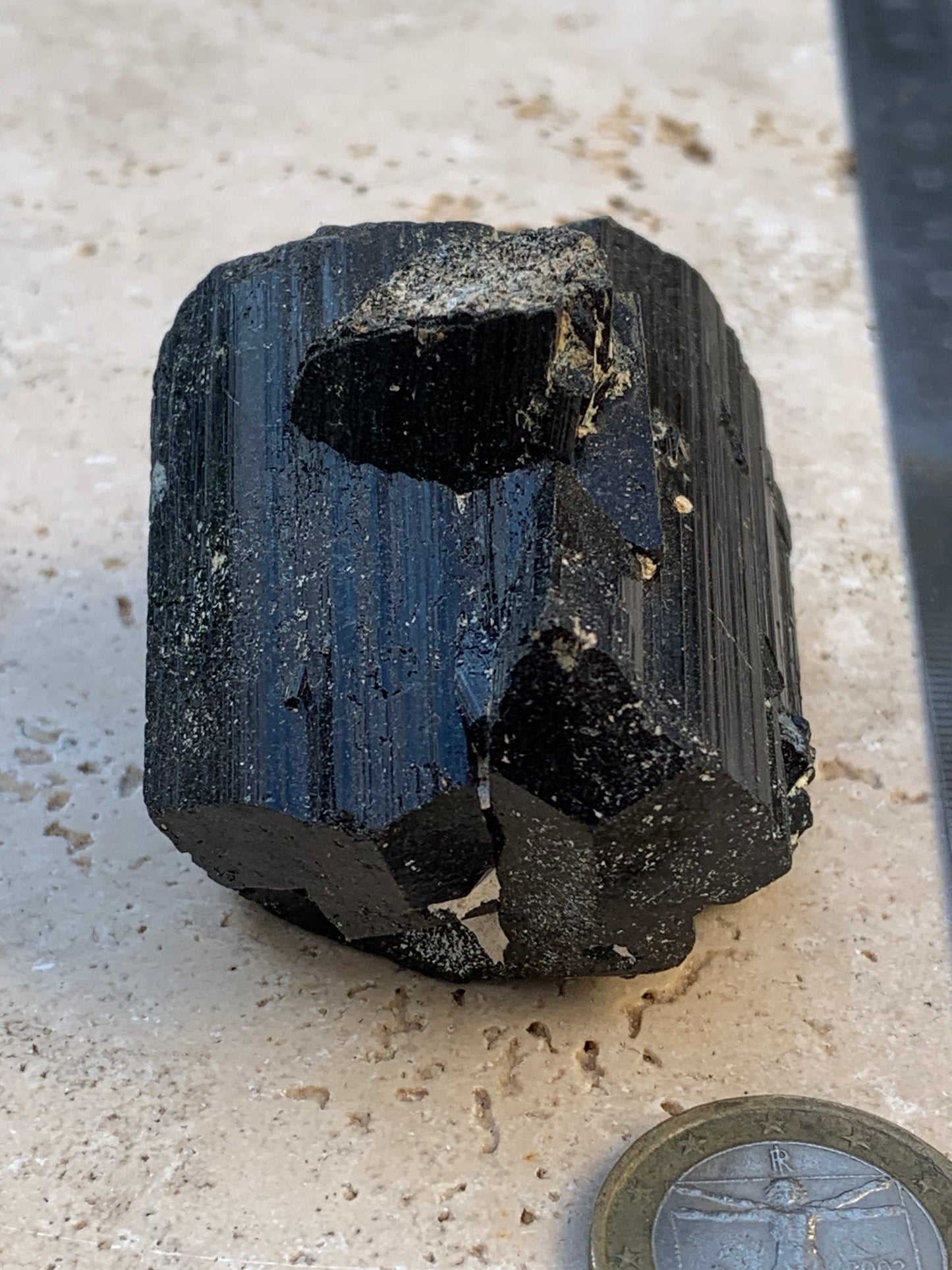 Black tourmaline, natural specimen measuring 62 x 44 x 42 mm - 136 grams. A very beautiful piece representative of the variety! 