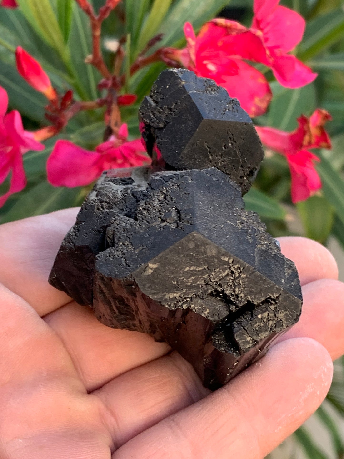 Black tourmaline, natural specimen, twin of 92 x 65 x 50 mm - 263.8 grams. A very beautiful piece with several 3-sided heads! 