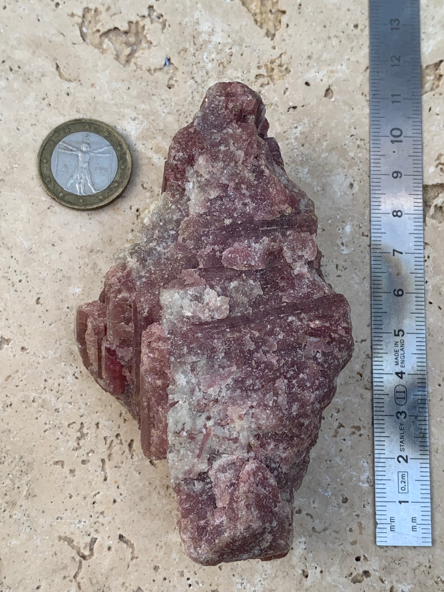 Tourmaline Rubellite, spécimen naturel de 103 x 61 x 34 mm - 264 grammes. Une très belle et unique pièce !