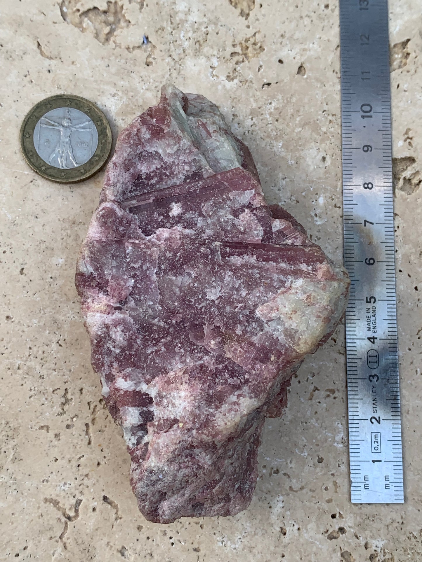 Tourmaline Rubellite, spécimen naturel de 103 x 61 x 34 mm - 264 grammes. Une très belle et unique pièce !