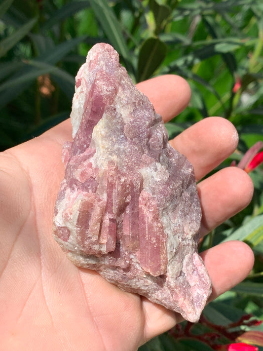 Rubellite Tourmaline, natural specimen measuring 103 x 61 x 34 mm - 264 grams. A very beautiful and unique piece! 