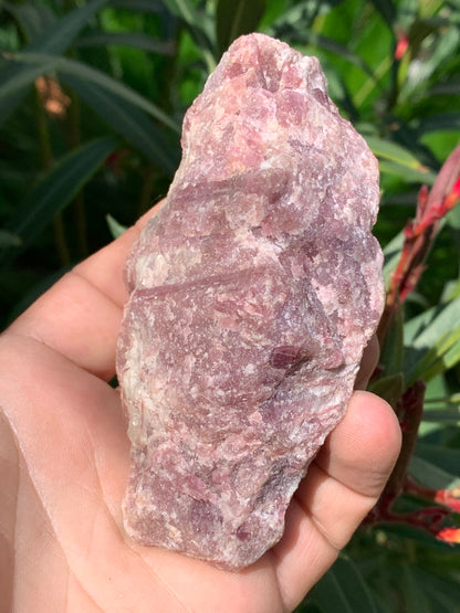 Tourmaline Rubellite, spécimen naturel de 103 x 61 x 34 mm - 264 grammes. Une très belle et unique pièce !