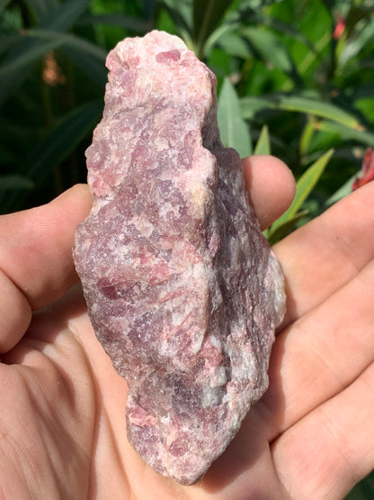 Tourmaline Rubellite, spécimen naturel de 103 x 61 x 34 mm - 264 grammes. Une très belle et unique pièce !