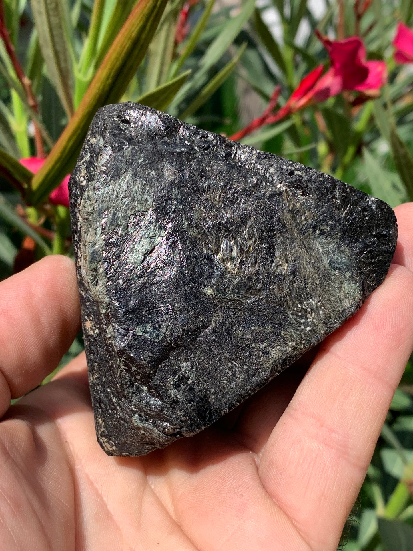 Black tourmaline, natural 3-sided specimen measuring 80 x 65 x 70 mm - 555 grams. A very beautiful and unique piece! 