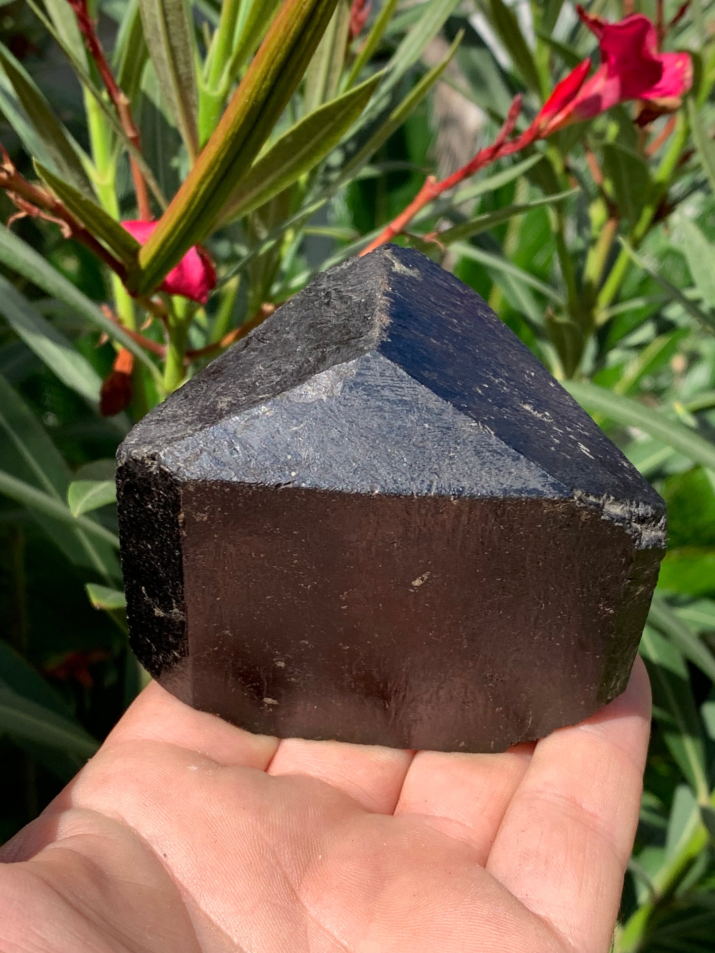 Black tourmaline, natural 3-sided specimen measuring 80 x 65 x 70 mm - 555 grams. A very beautiful and unique piece! 