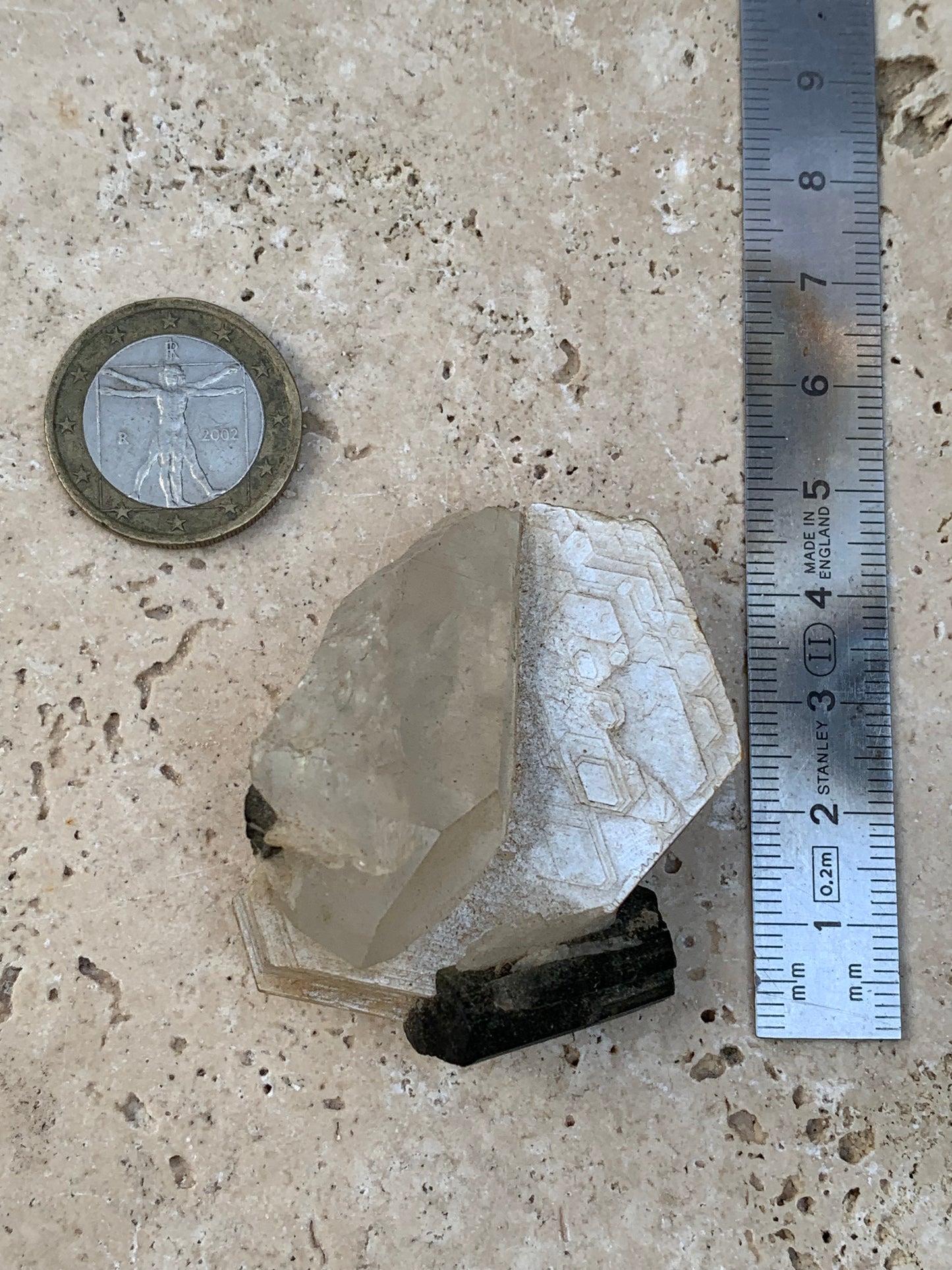Tourmaline verte/ Verdélite avec Quartz et Muscovite, spécimen naturel de 52 x 44 x 27 mm -46 grammes environ. Superbe petite pièce de minéralogie !