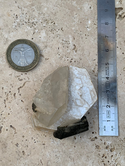 Tourmaline verte/ Verdélite avec Quartz et Muscovite, spécimen naturel de 52 x 44 x 27 mm -46 grammes environ. Superbe petite pièce de minéralogie !