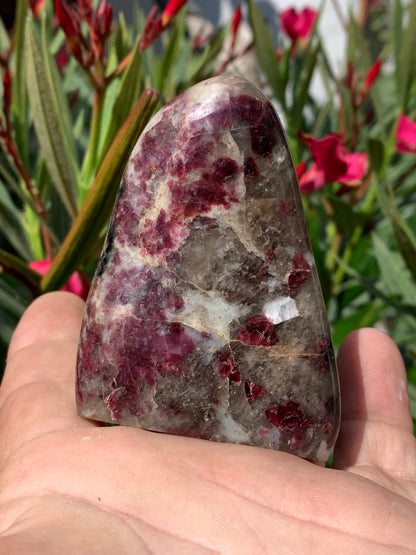 Rubellite Tourmaline, large round pebble measuring 76 x 57 x 28 mm - 164.5 grams. A very beautiful and unique piece! 