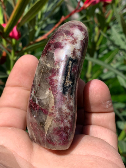 Rubellite Tourmaline, large round pebble measuring 76 x 57 x 28 mm - 164.5 grams. A very beautiful and unique piece! 