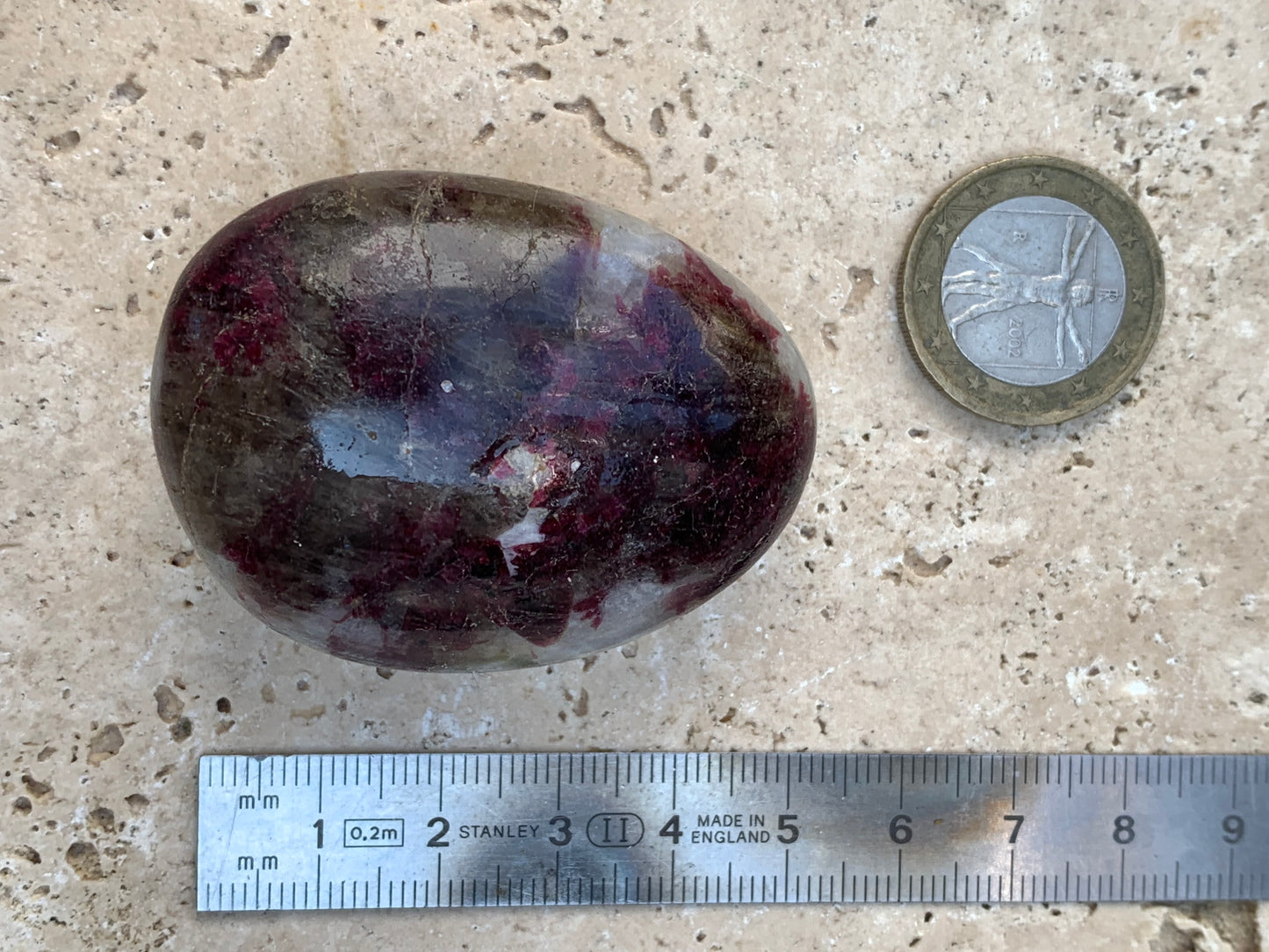 Rubellite Tourmaline, pebble measuring 51 x 40 x 25 mm - 68.4 grams. A very beautiful and unique piece! 