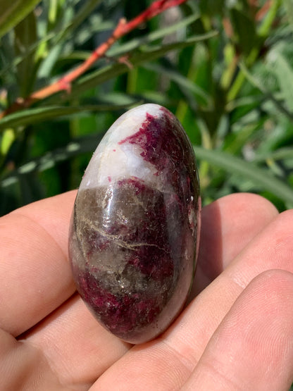 Rubellite Tourmaline, pebble measuring 51 x 40 x 25 mm - 68.4 grams. A very beautiful and unique piece! 