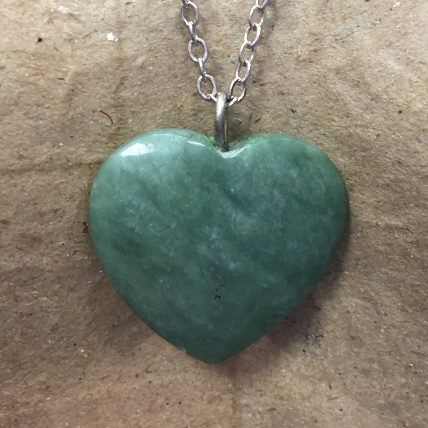 Serpentine ! Pendentif 'coeur' en Argent, 25mm de hauteur x 25 de largeur x 5 d'épaisseur. Vendu avec cordon réglable de couleur noire !