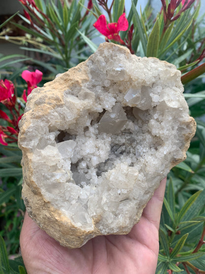Apophyllite, superbe druse/ géode de 150 x 120 x 90 mm - 1 760 grammes. Magnifique pièce de minéralogie !