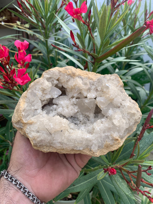 Apophyllite, superbe druse/ géode de 150 x 120 x 90 mm - 1 760 grammes. Magnifique pièce de minéralogie !