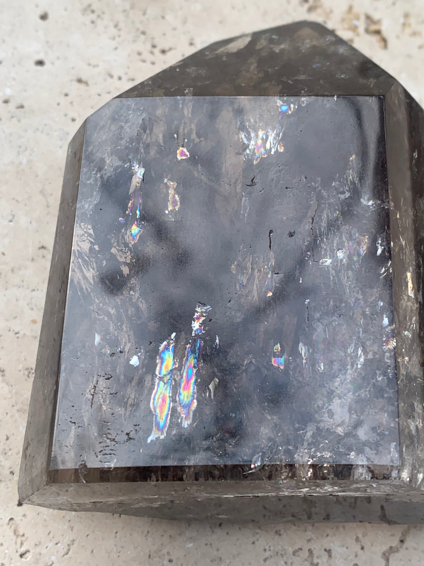 Cristal de roche fumé/ Quartz fumé, pointe laser de 105 x 82 x 49 mm - 553 grammes. Magnifique pièce pour exposition, lithothérapie, collection !