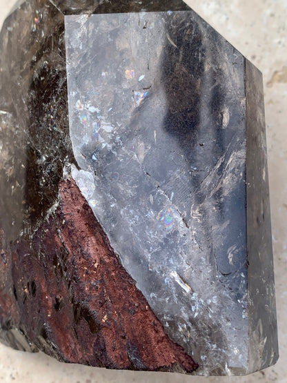 Cristal de roche fumé/ Quartz fumé, pointe laser de 105 x 82 x 49 mm - 553 grammes. Magnifique pièce pour exposition, lithothérapie, collection !