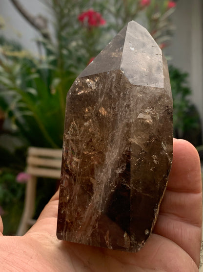 Cristal de roche fumé/ Quartz fumé, pointe laser de 105 x 82 x 49 mm - 553 grammes. Magnifique pièce pour exposition, lithothérapie, collection !