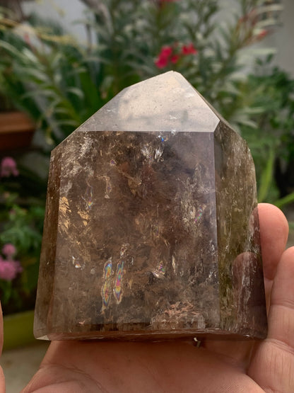 Cristal de roche fumé/ Quartz fumé, pointe laser de 105 x 82 x 49 mm - 553 grammes. Magnifique pièce pour exposition, lithothérapie, collection !