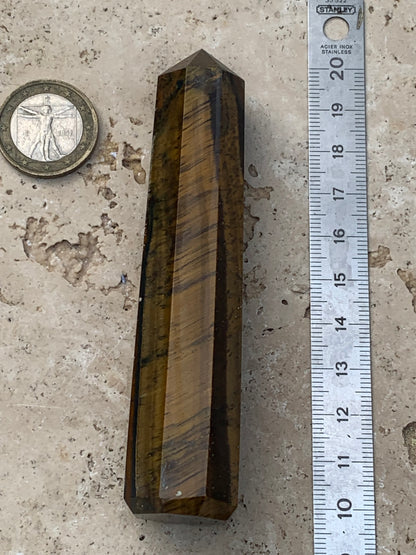 Oeil de tigre, pointe laser de 104 x 23 x 23 mm - 104 grammes. Magnifique pièce pour exposition, lithothérapie, collection !