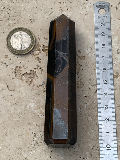 Oeil de tigre, pointe laser de 104 x 23 x 23 mm - 104 grammes. Magnifique pièce pour exposition, lithothérapie, collection !