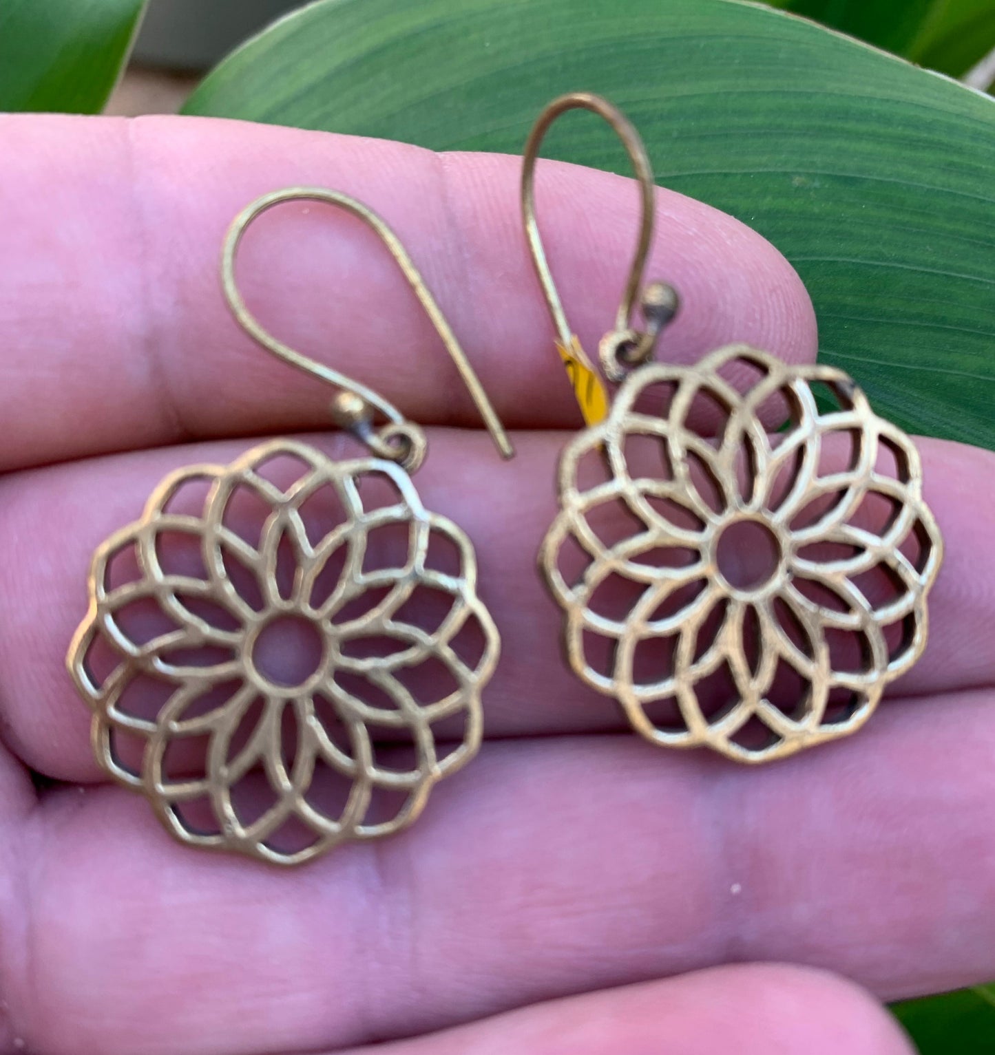 Boucles d'oreilles en forme de 'graine de vie' de 25 millimètres de diamètre, finition laiton, très beau modèle, parfait !