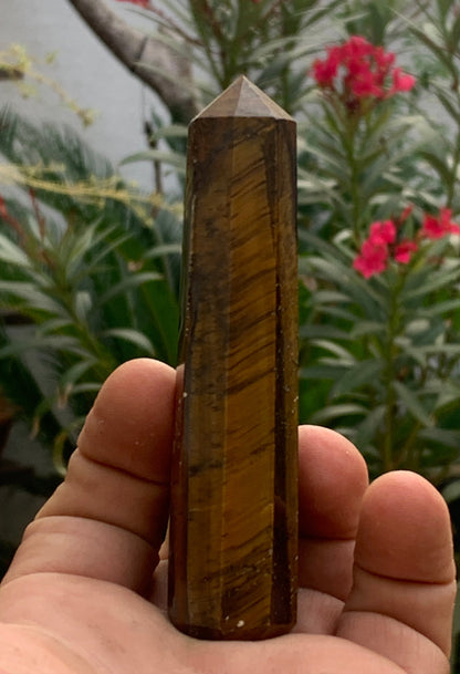 Oeil de tigre, pointe laser de 104 x 23 x 23 mm - 104 grammes. Magnifique pièce pour exposition, lithothérapie, collection !
